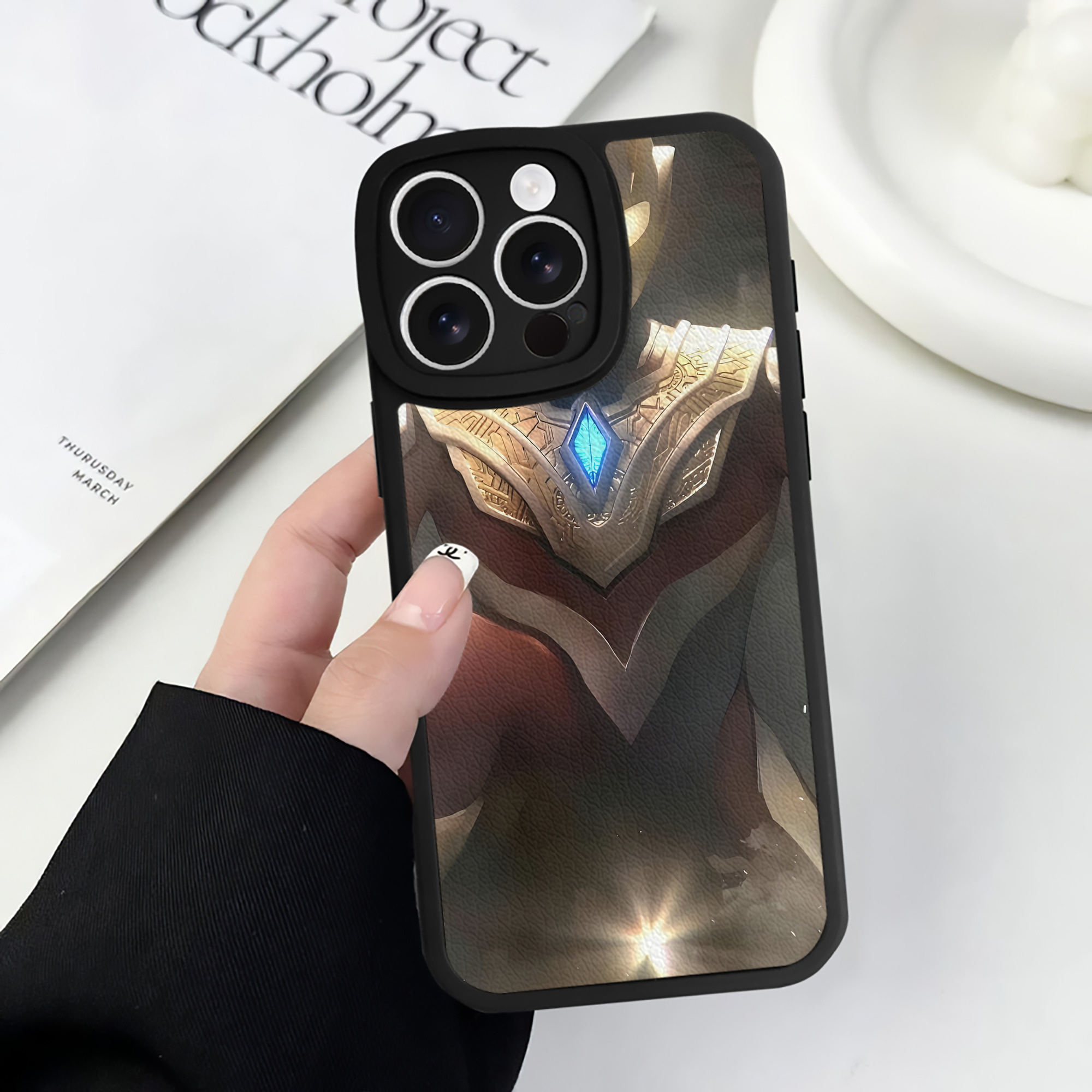 （画像用） ウルトラマン Ultraman 【iPhone 16シリーズ対応】シリコンスマホケース（レザー調） 材質：シリコン